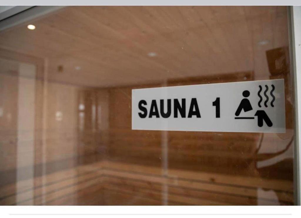 Sala de spa moderna y relajante